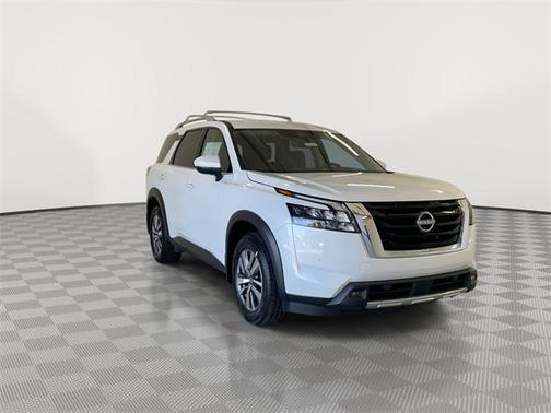 2025 Nissan Pathfinder SL 4WD