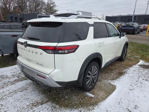 2022 Nissan Pathfinder SL 4WD