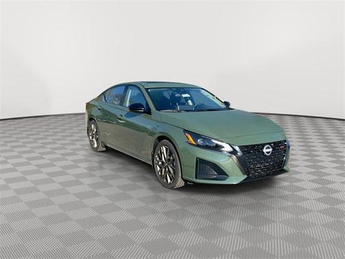 2025 Nissan Altima SR FWD