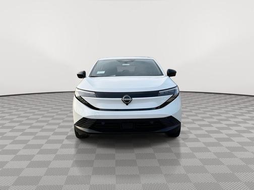 Everest White Pearl Tricoat 2026 Nissan Leaf S+