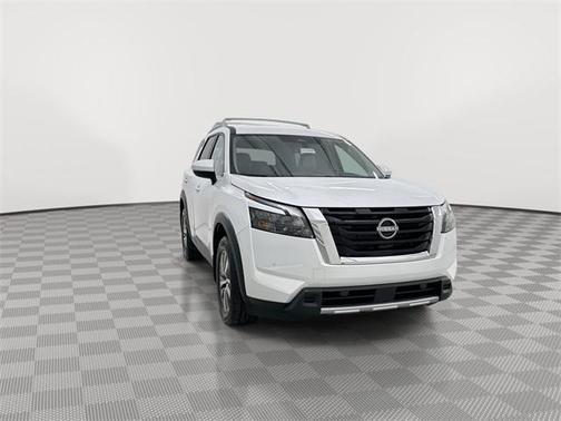 2025 Nissan Pathfinder SL 4WD