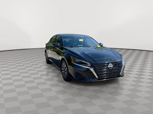 Super Black 2025 Nissan Altima 2.5 SV