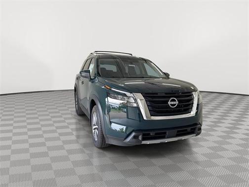 2025 Nissan Pathfinder SL 4WD