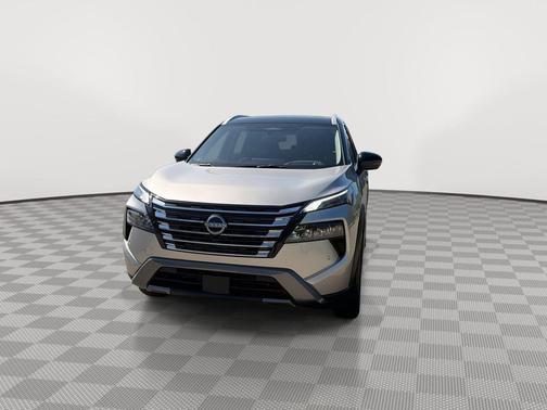 Champagne Silver Metallic/Super Black 2025 Nissan Rogue SL