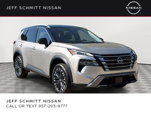 Champagne Silver Metallic/Super Black 2025 Nissan Rogue SL