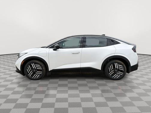 Everest White Pearl/Black 2026 Nissan Leaf SV+