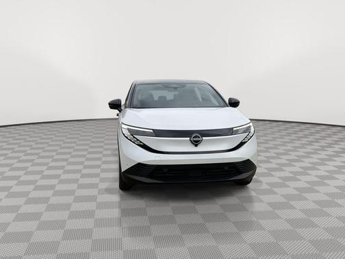 Everest White Pearl/Black 2026 Nissan Leaf SV+