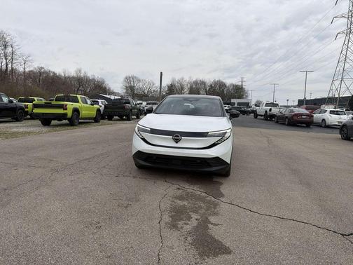 Everest White Pearl/Black 2026 Nissan Leaf SV+