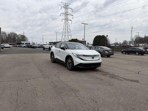 Everest White Pearl/Black 2026 Nissan Leaf SV+