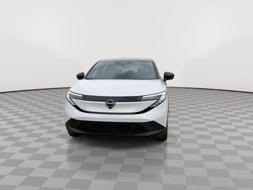 Everest White Pearl/Black 2026 Nissan Leaf SV+