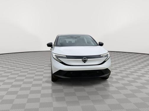 Everest White Pearl/Black 2026 Nissan Leaf SV+