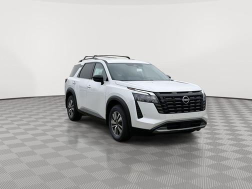 Everest White Pearl Tricoat 2026 Nissan Pathfinder SL