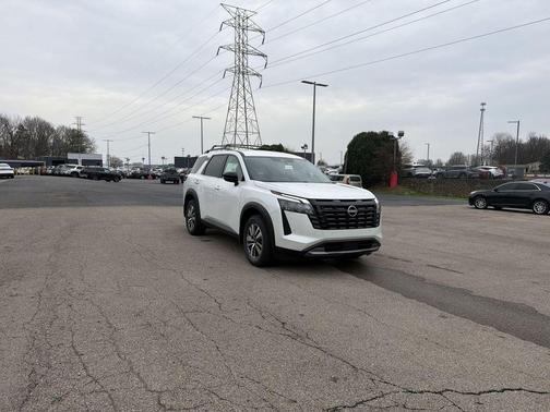 2026 Nissan Pathfinder SL