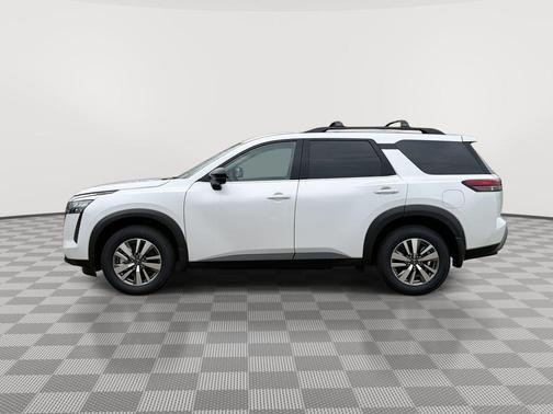 Everest White Pearl Tricoat 2026 Nissan Pathfinder SL