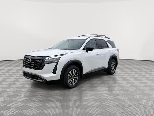 Everest White Pearl Tricoat 2026 Nissan Pathfinder SL