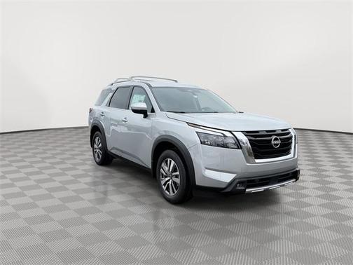 2025 Nissan Pathfinder SL 4WD