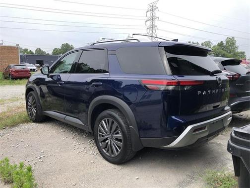 2024 Nissan Pathfinder SL FWD