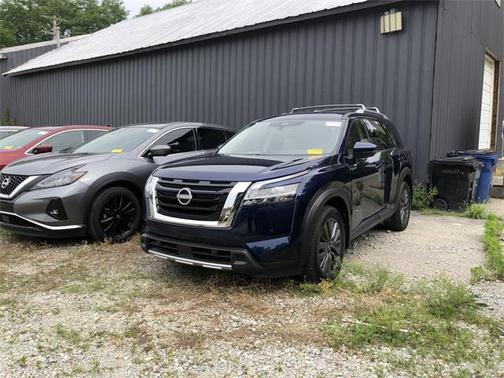 2024 Nissan Pathfinder SL FWD