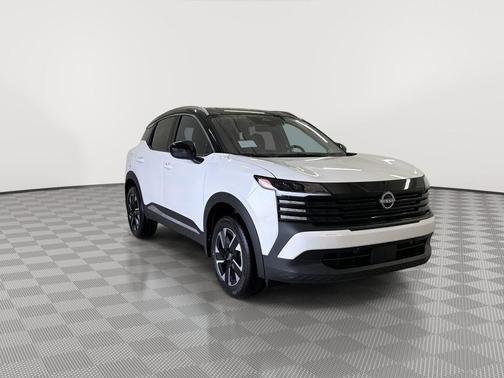 Aspen White Tricoat/Super Black 2026 Nissan Kicks SV