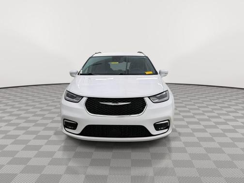 Bright White Clearcoat 2022 Chrysler Pacifica Touring L