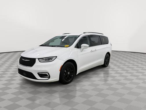 Bright White Clearcoat 2022 Chrysler Pacifica Touring L