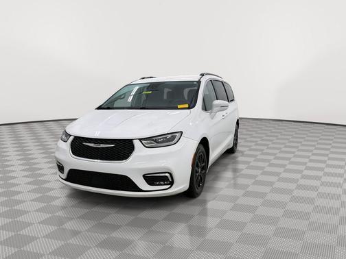Bright White Clearcoat 2022 Chrysler Pacifica Touring L