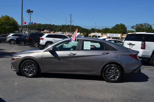 Fluid Metal 2024 Hyundai ELANTRA SEL