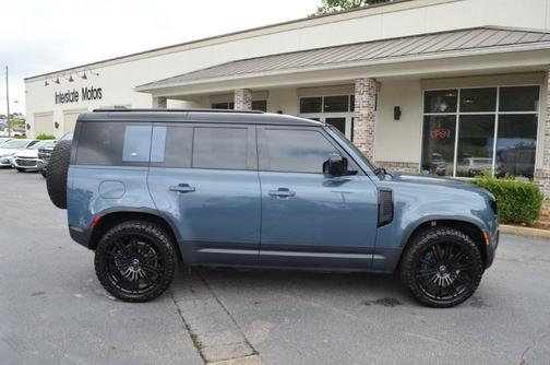 2020 Land Rover Defender 110 SE