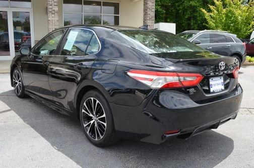 Midnight Black Metallic 2020 Toyota Camry SE