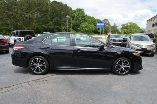 Midnight Black Metallic 2020 Toyota Camry SE