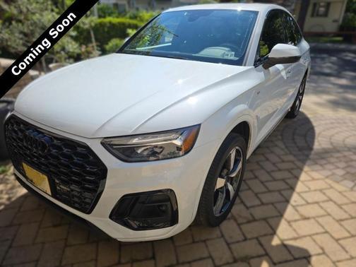 Glacier White Metallic 2023 Audi Q5 45 S line Premium Plus