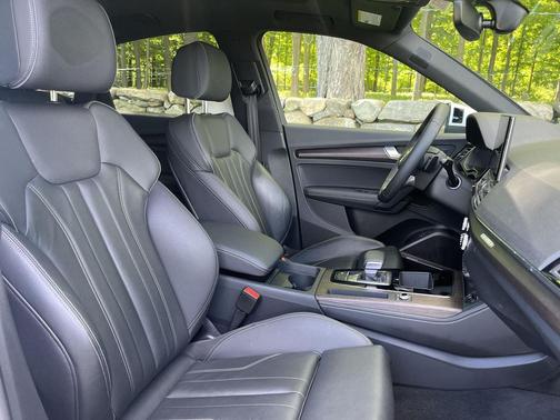 Glacier White Metallic 2023 Audi Q5 45 S line Premium Plus