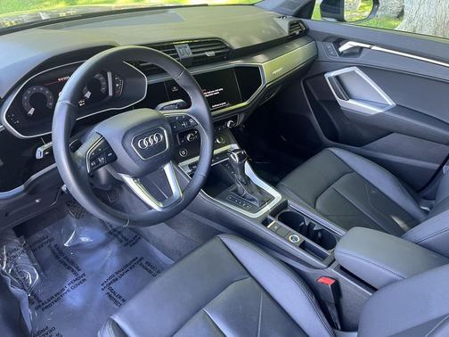 Navarra Blue Metallic 2023 Audi Q3 Premium 45 TFSI S line quattro Tiptronic