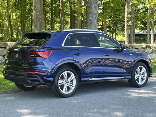 Navarra Blue Metallic 2023 Audi Q3 Premium 45 TFSI S line quattro Tiptronic