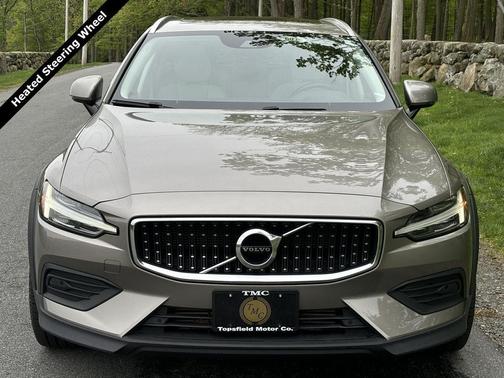Pebble Grey Metallic 2020 Volvo V60 Cross Country T5