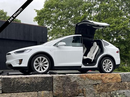 Solid White 2016 Tesla Model X 90D