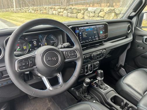 Silver Zynith Clearcoat 2024 Jeep Wrangler 4xe High Altitude