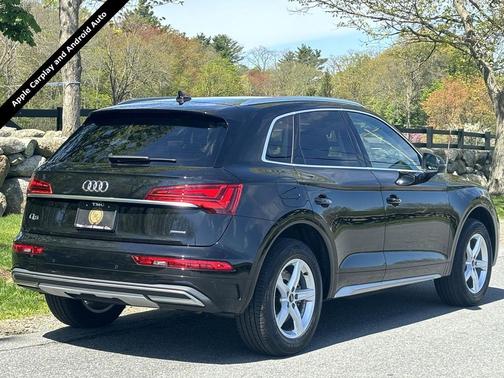 Mythos Black Metallic 2023 Audi Q5 40 Premium