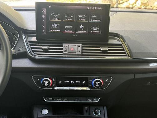 Mythos Black Metallic 2023 Audi Q5 40 Premium