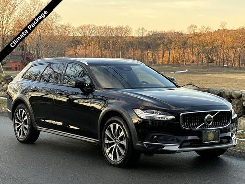 2021 Volvo V90 Cross Country T6