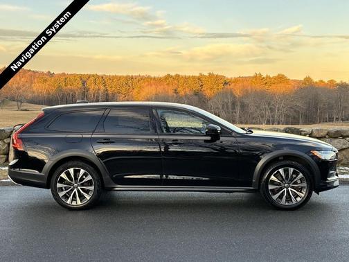 2021 Volvo V90 Cross Country T6