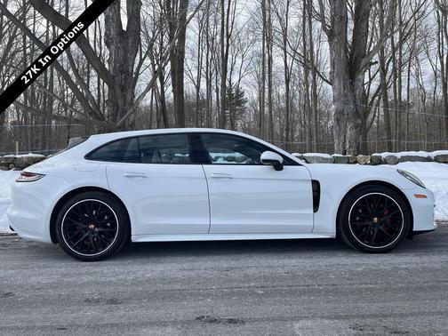 2023 Porsche Panamera 4