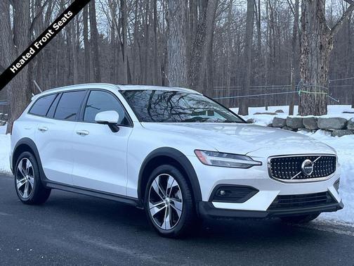 2025 Volvo V60 Cross Country Plus, B5 AWD Gas (mild hybrid)