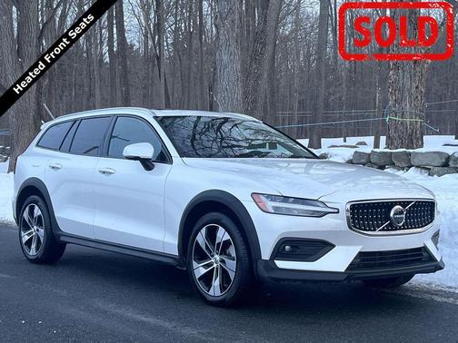 2025 Volvo V60 Cross Country Plus, B5 AWD Gas (mild hybrid)