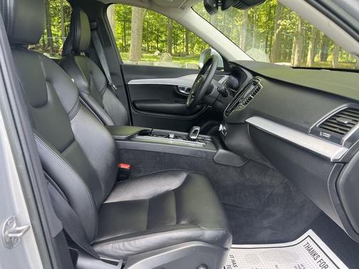 Silver Dawn Metallic 2023 Volvo XC90 B5 Core