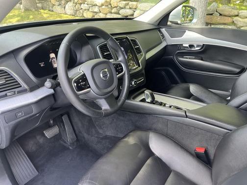 2023 Volvo XC90 B5 Core