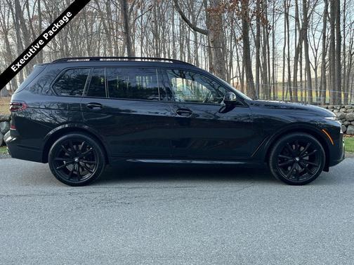 2023 BMW X7 M60i