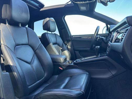 2022 Porsche Macan Base