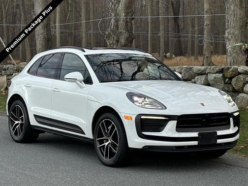 2022 Porsche Macan Base