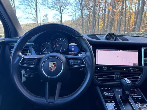 2022 Porsche Macan Base